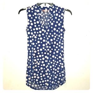 Sleeve less women's blouse